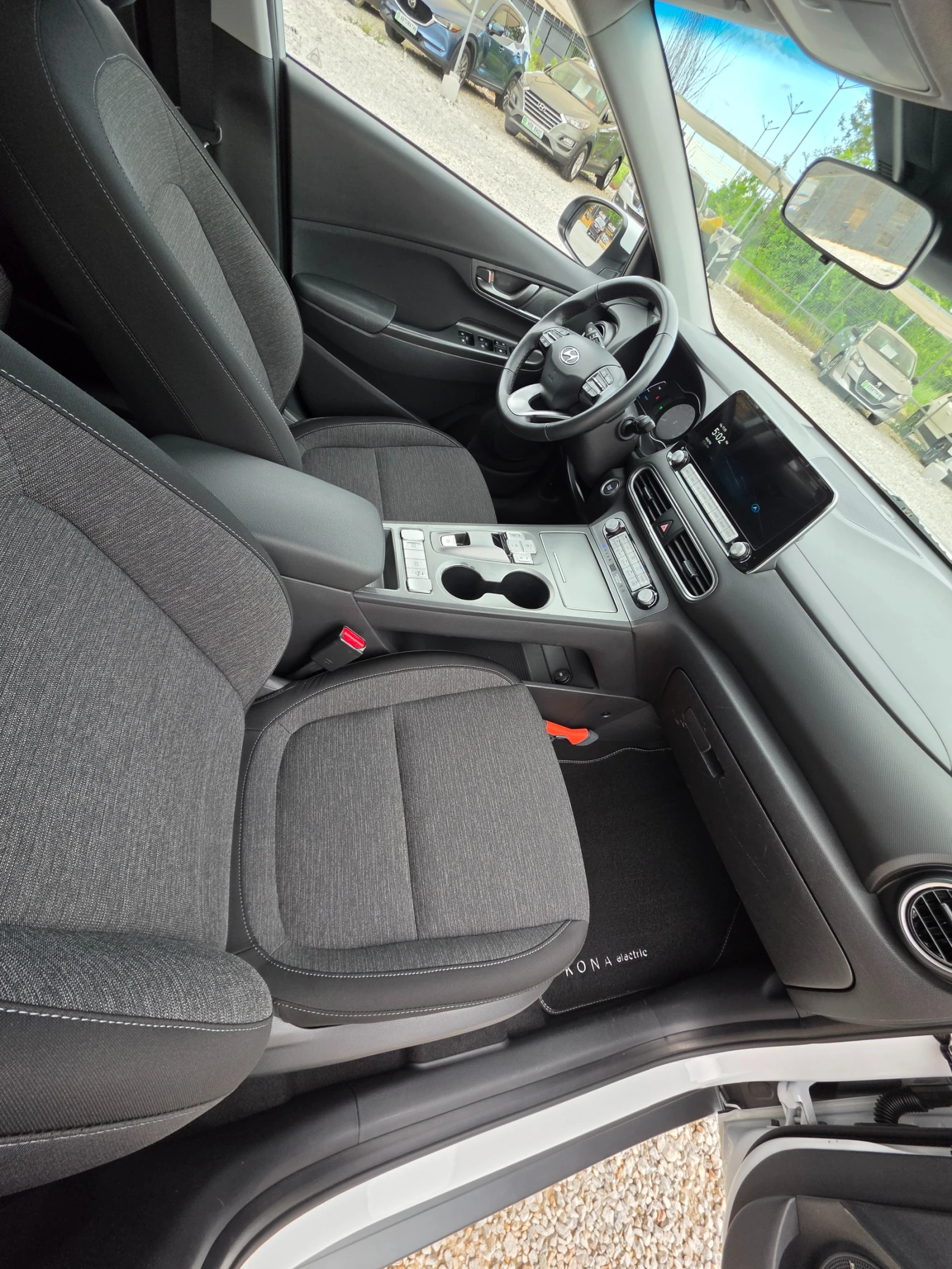 Hyundai Kona 64kWh, снимка 11 - Автомобили и джипове - 54584135