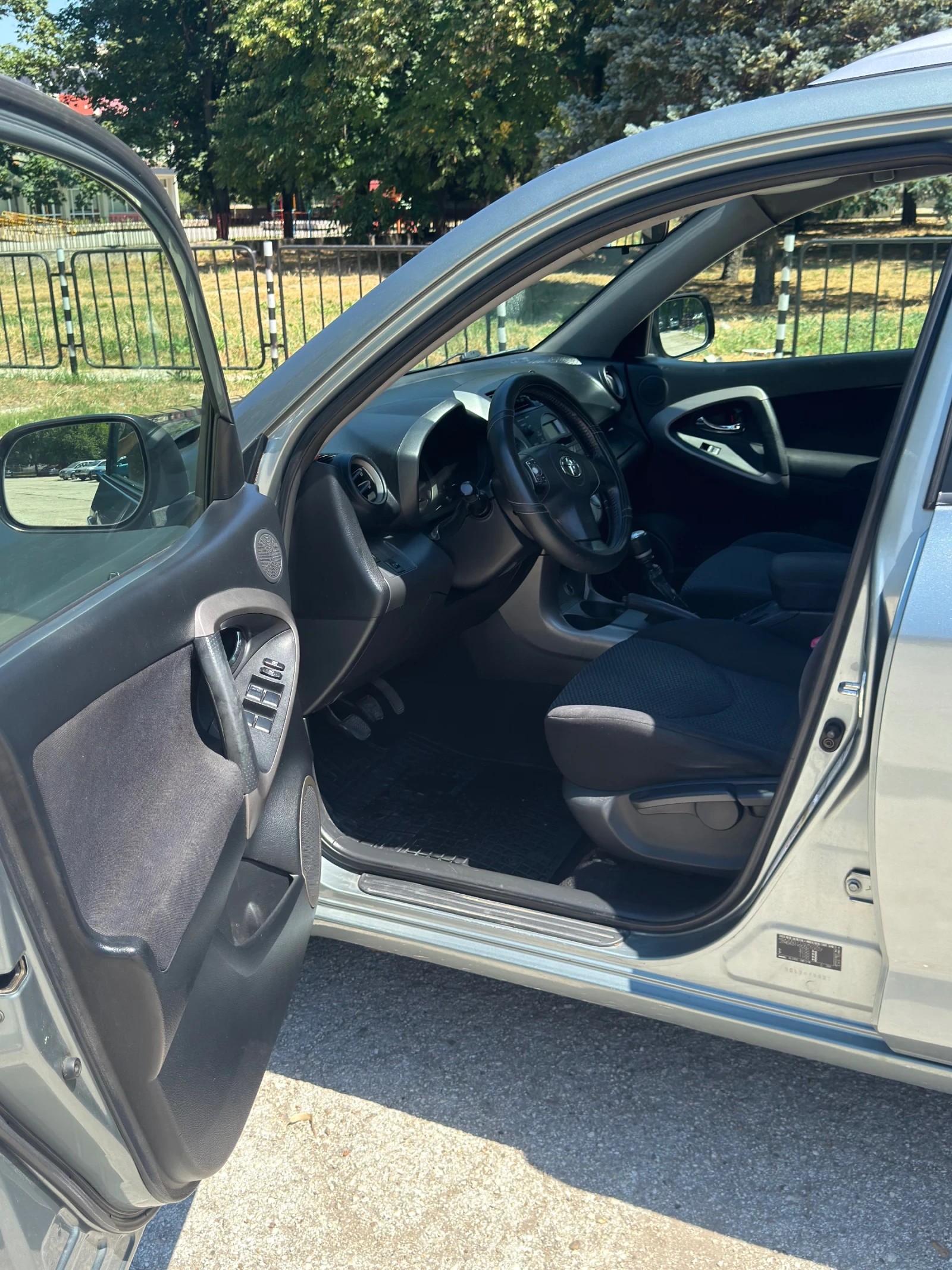 Toyota Rav4 2.2D4D, снимка 4 - Автомобили и джипове - 55574530