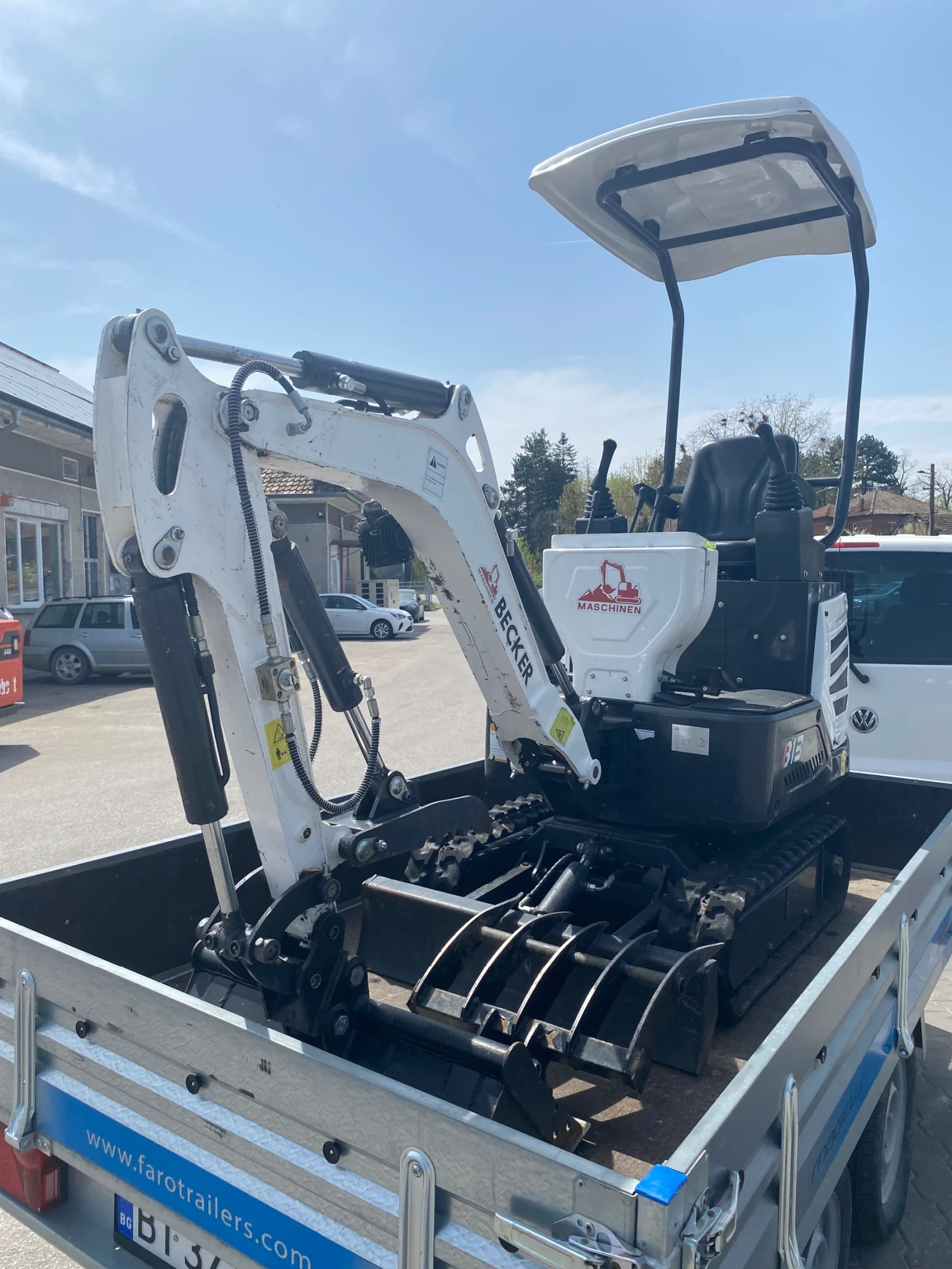 Багер Becker B13 B13 + ремарке, снимка 3 - Индустриална техника - 54217071