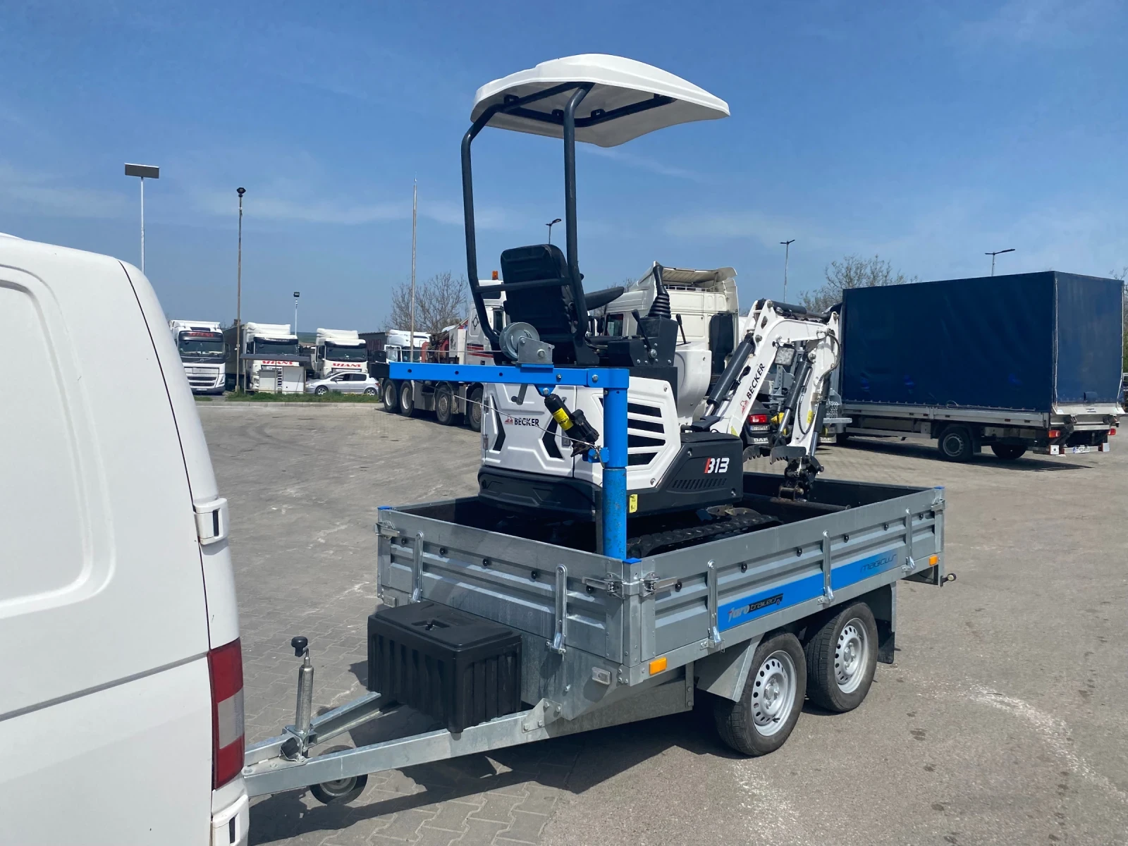 Багер Becker B13 B13 + ремарке, снимка 6 - Индустриална техника - 54217071