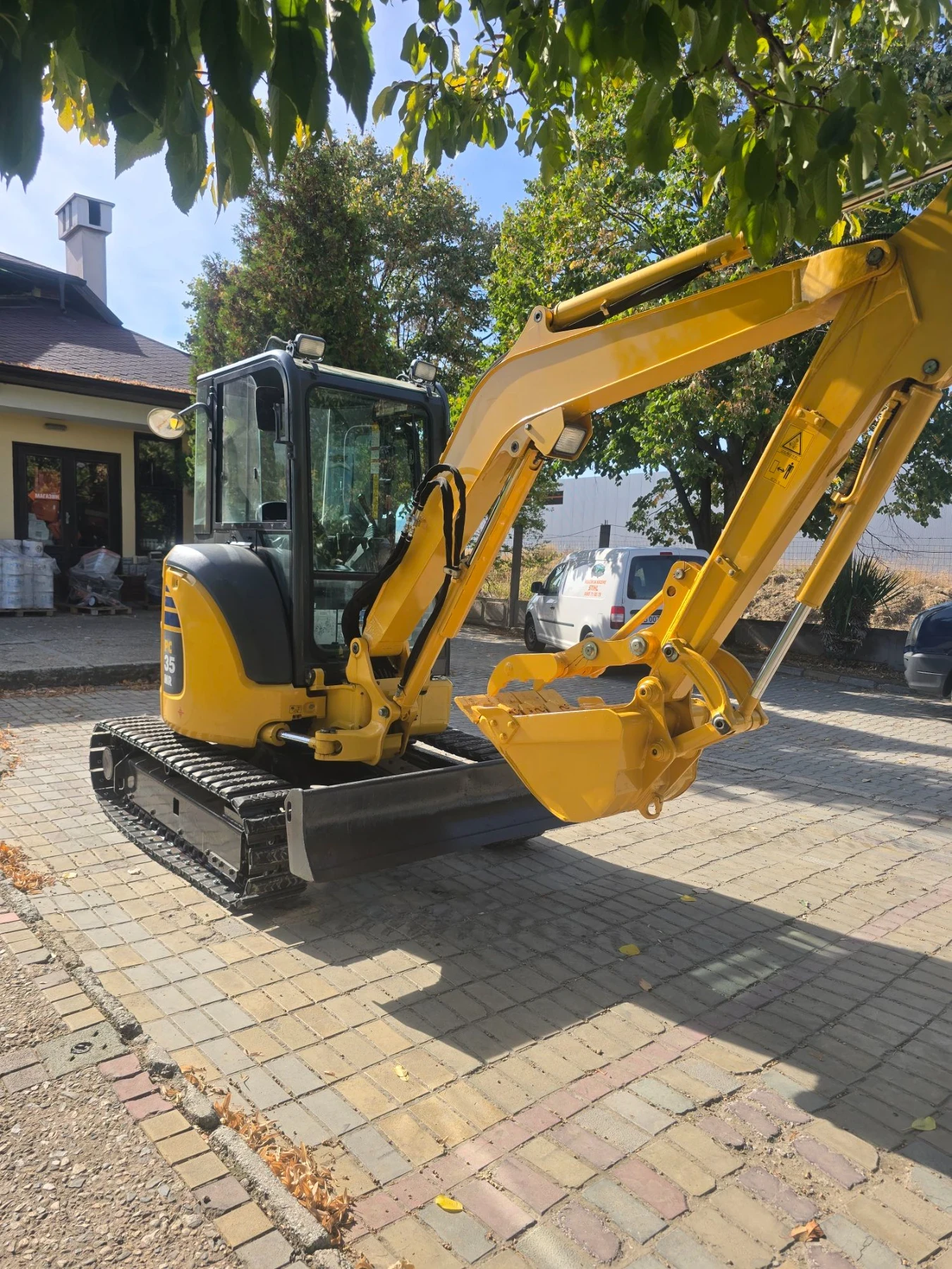 Багер Komatsu PC35MR
