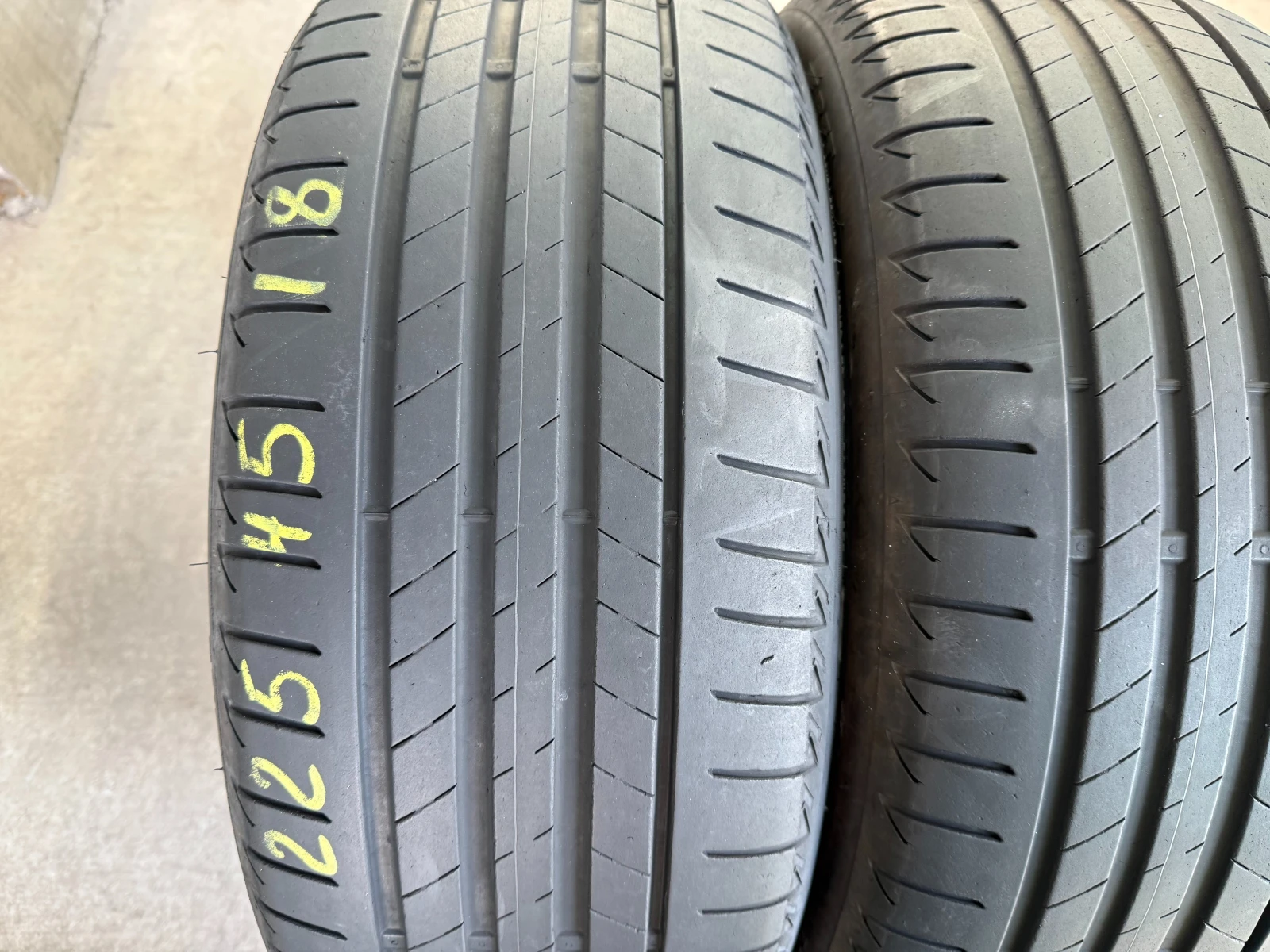 Гуми Летни 225/45R18, снимка 2 - Гуми и джанти - 54600562
