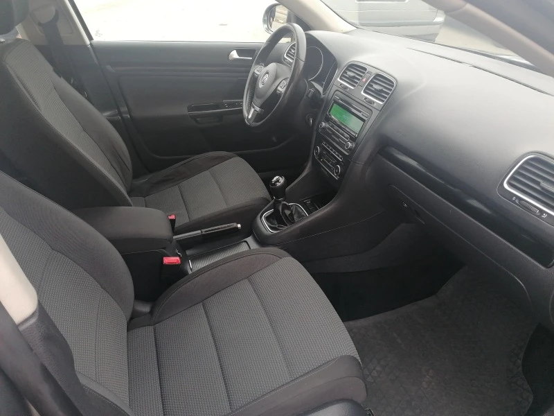 VW Golf 1.6 TDI 4MOTION, снимка 12 - Автомобили и джипове - 45858130