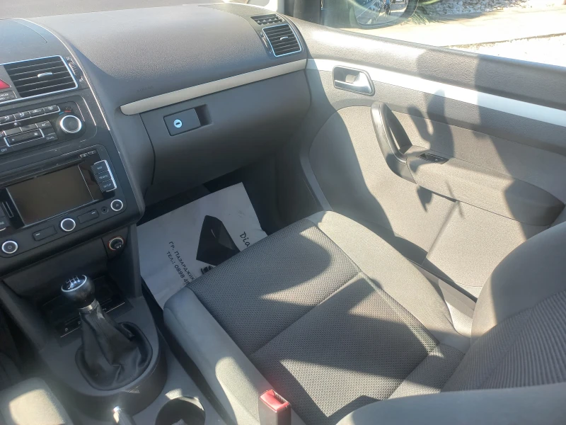 VW Touran 1.6TDI/105кс/, снимка 9 - Автомобили и джипове - 47589263