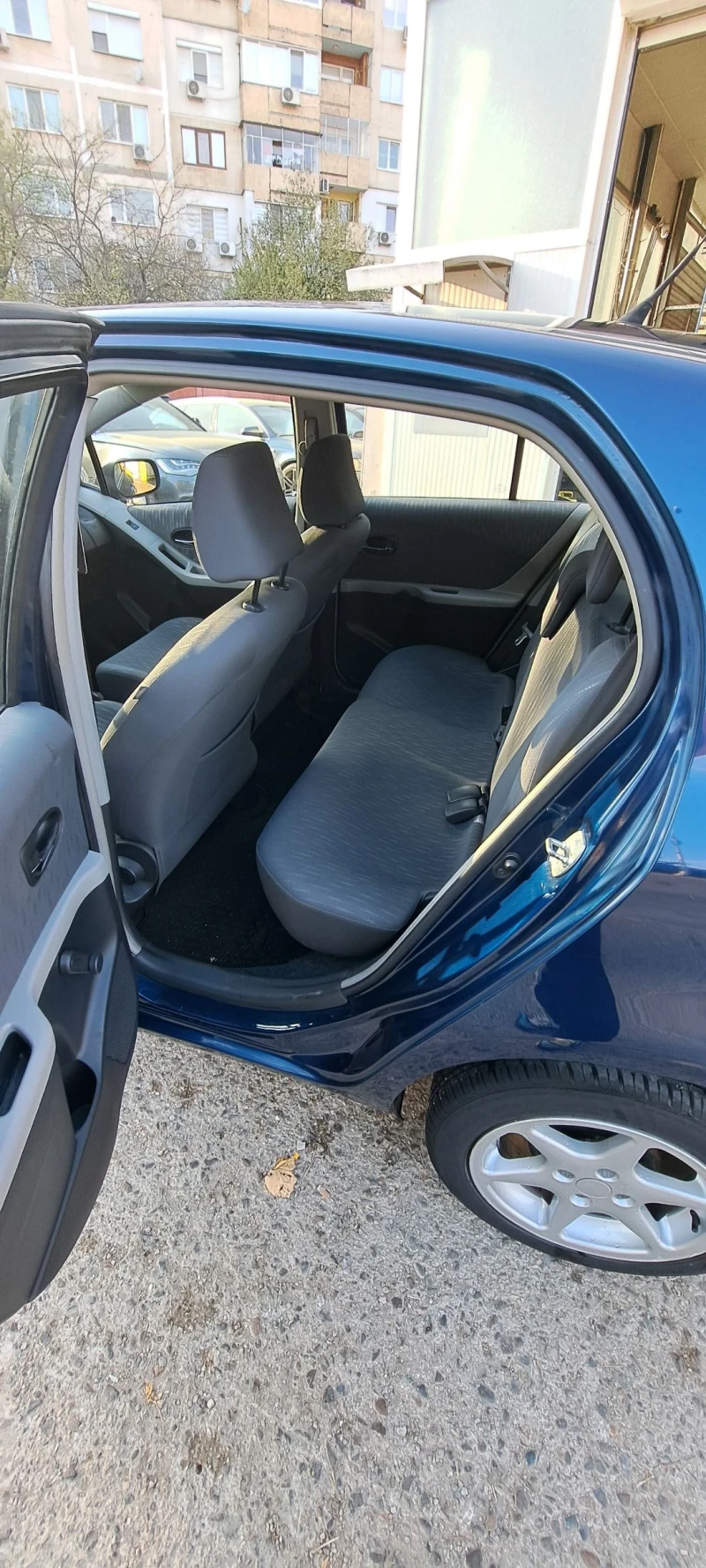 Toyota Yaris 6 скорости, снимка 11 - Автомобили и джипове - 47907895