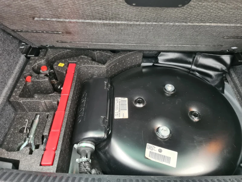 VW Polo 1.6I BI FUEL/газ фабрична, снимка 17 - Автомобили и джипове - 47938378