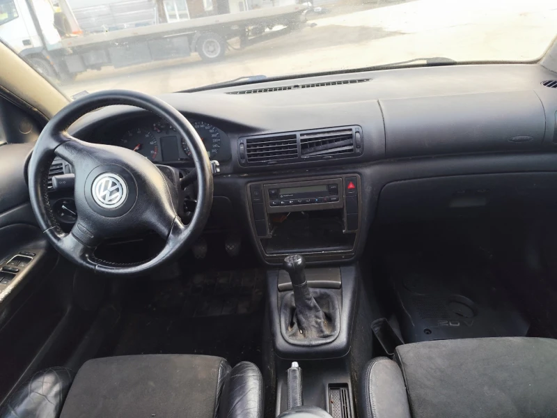 VW Passat 1.8, снимка 5 - Автомобили и джипове - 48630444