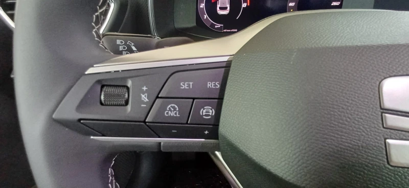 Seat Leon 1.5 eTSI , снимка 5 - Автомобили и джипове - 51060552