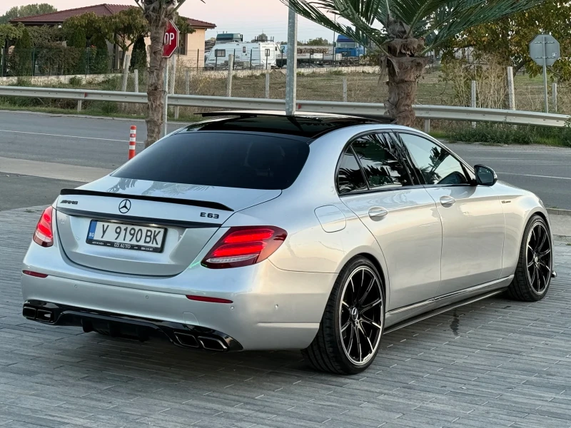 Mercedes-Benz E 220 AMG Pano/HeadUp/Burmester/Memory/360, снимка 6 - Автомобили и джипове - 52525910
