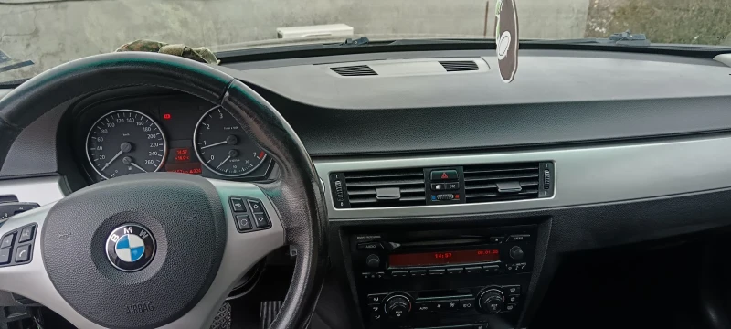 BMW 318, снимка 16 - Автомобили и джипове - 52476447