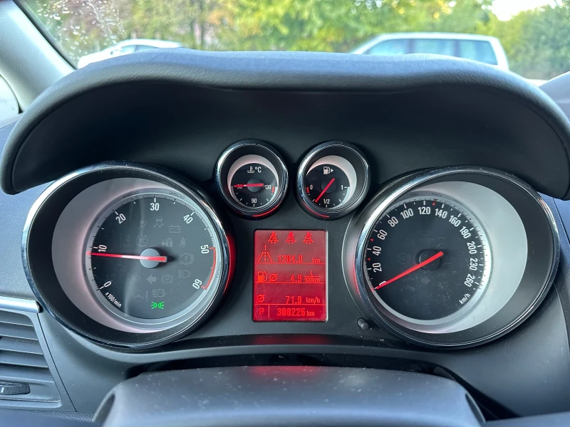 Opel Zafira 2.0 АВТОМАТИК , снимка 14 - Автомобили и джипове - 53088937