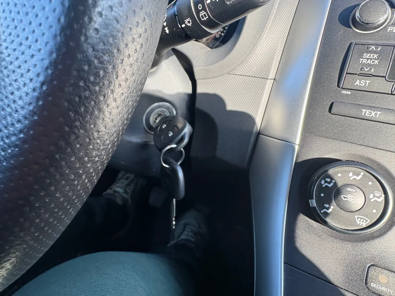 Toyota Auris, снимка 12 - Автомобили и джипове - 53152245