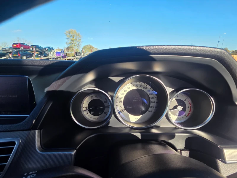 Mercedes-Benz E 350 лек, снимка 11 - Автомобили и джипове - 53429250