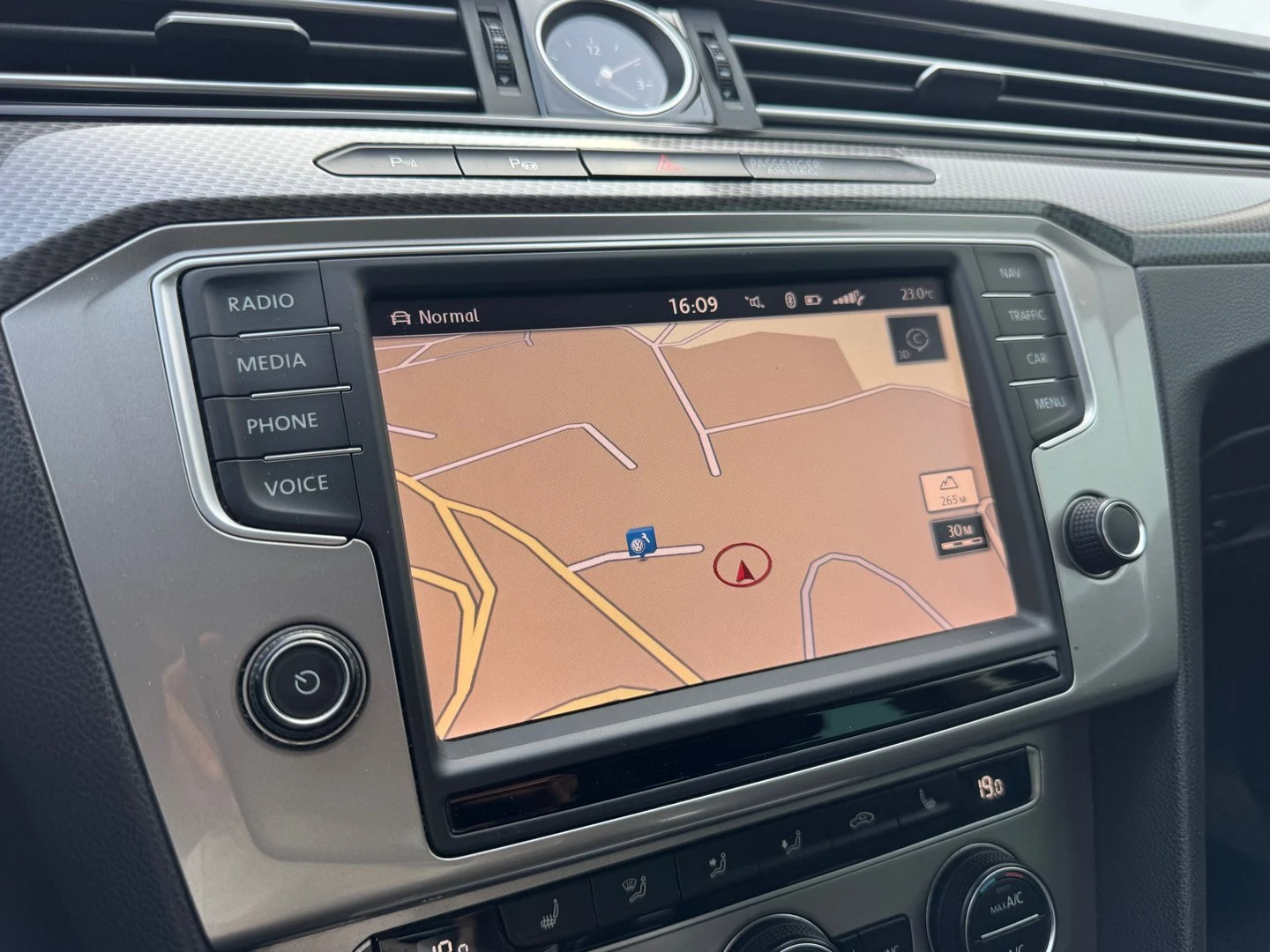 VW Passat 2.0TDI BMT 4MOTION, снимка 14 - Автомобили и джипове - 54618012