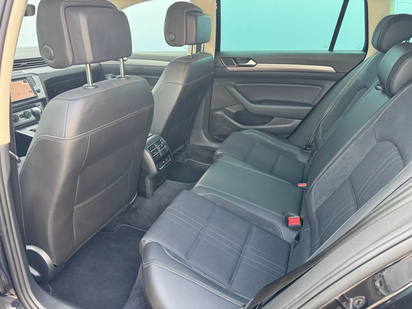 VW Passat 2.0TDI BMT 4MOTION, снимка 7 - Автомобили и джипове - 54618012