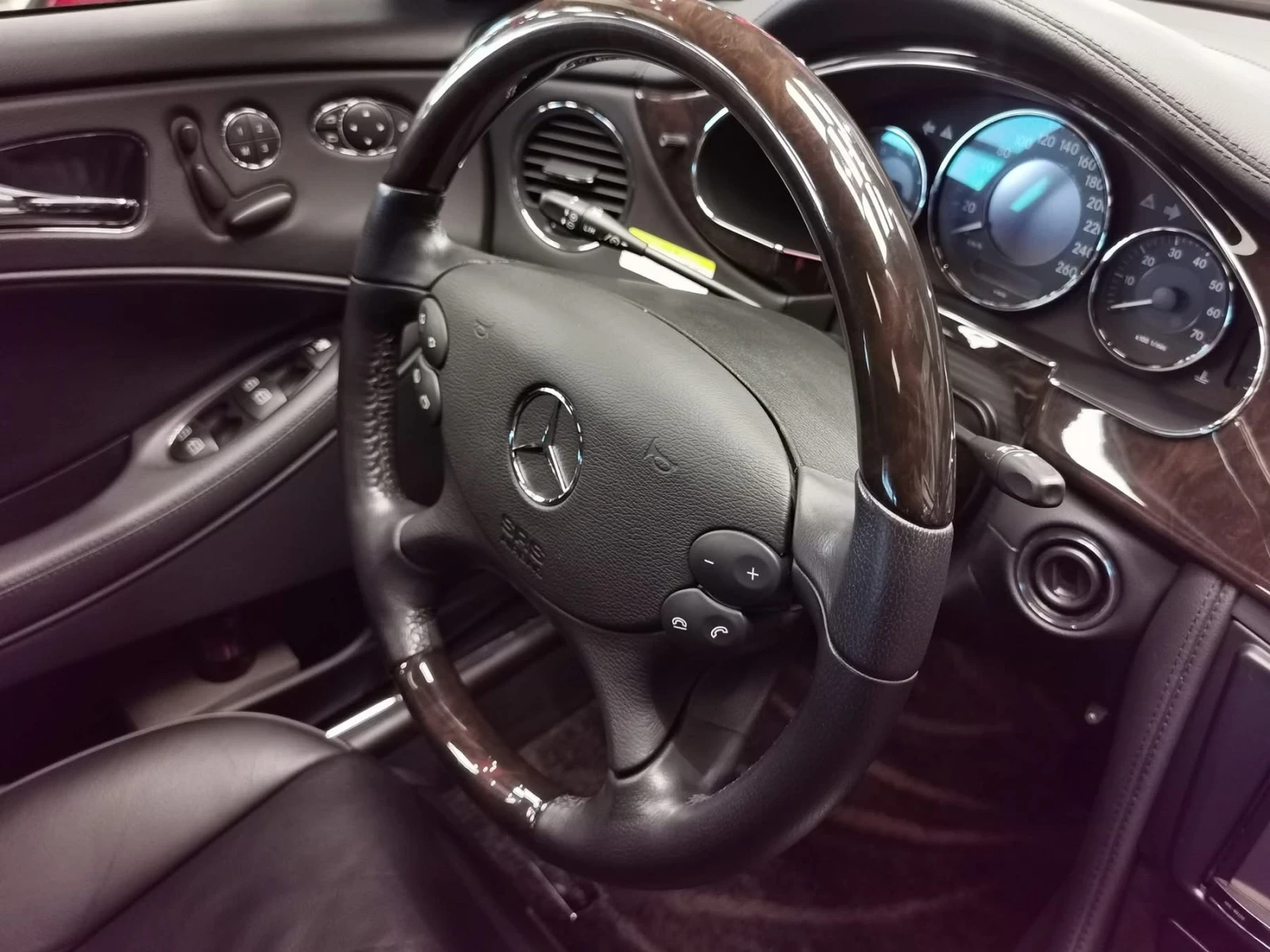 Mercedes-Benz CLS 500  - изображение 7