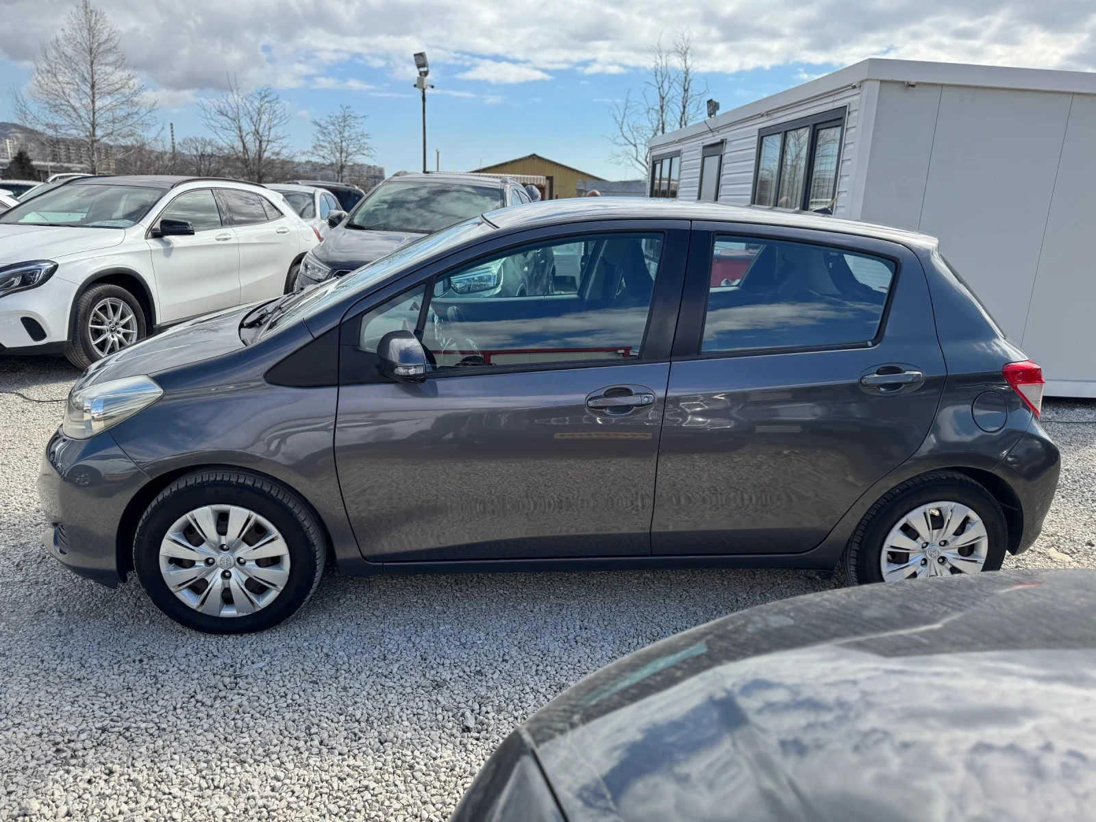 Toyota Yaris 1.3 I, снимка 4 - Автомобили и джипове - 53762489