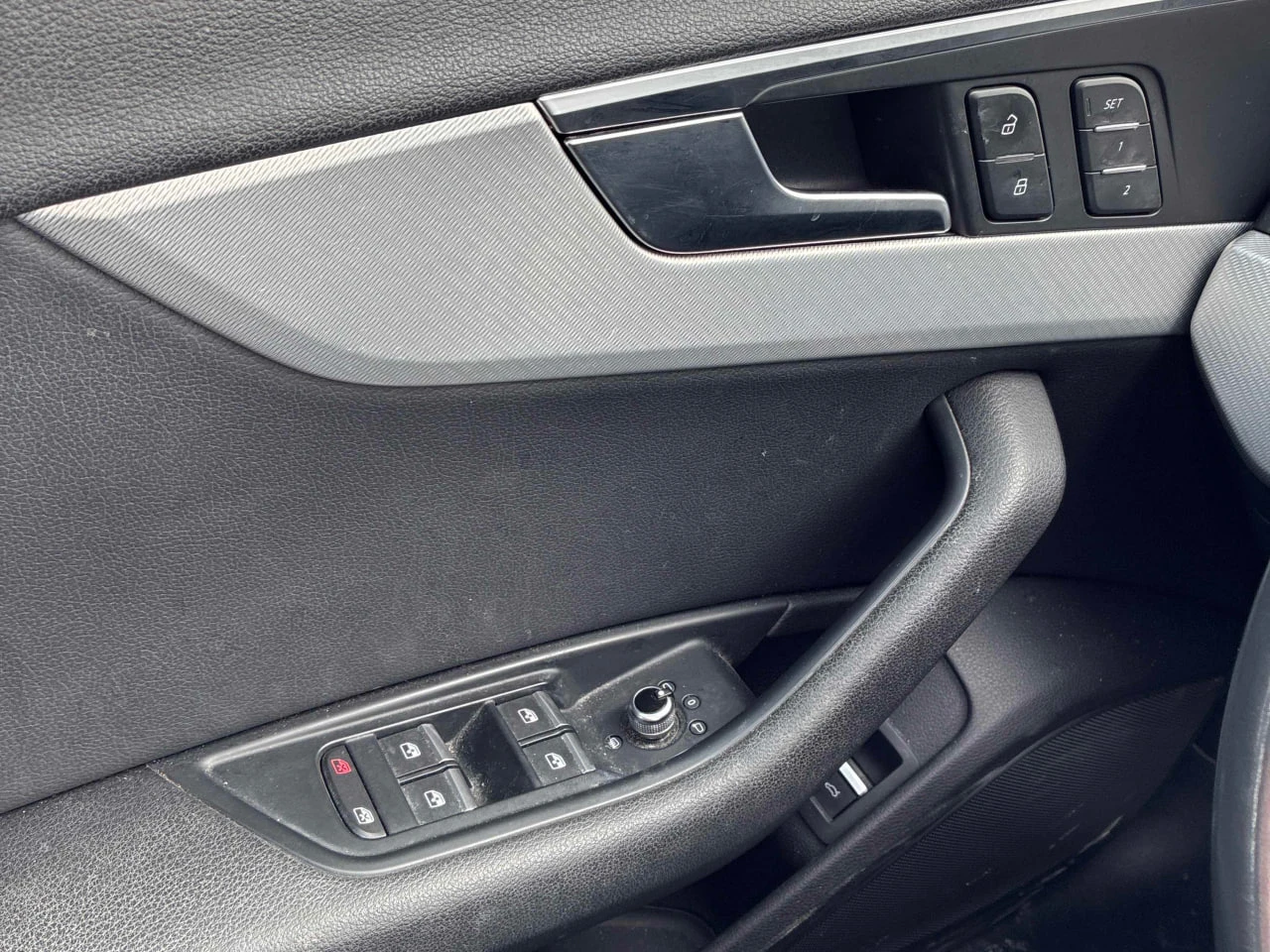 Audi A4 * АВТО КРЕДИТ* ЦЕНА ДО БГ * СЕРВИЗНА ИСТОРИЯ * , снимка 10 - Автомобили и джипове - 53812504