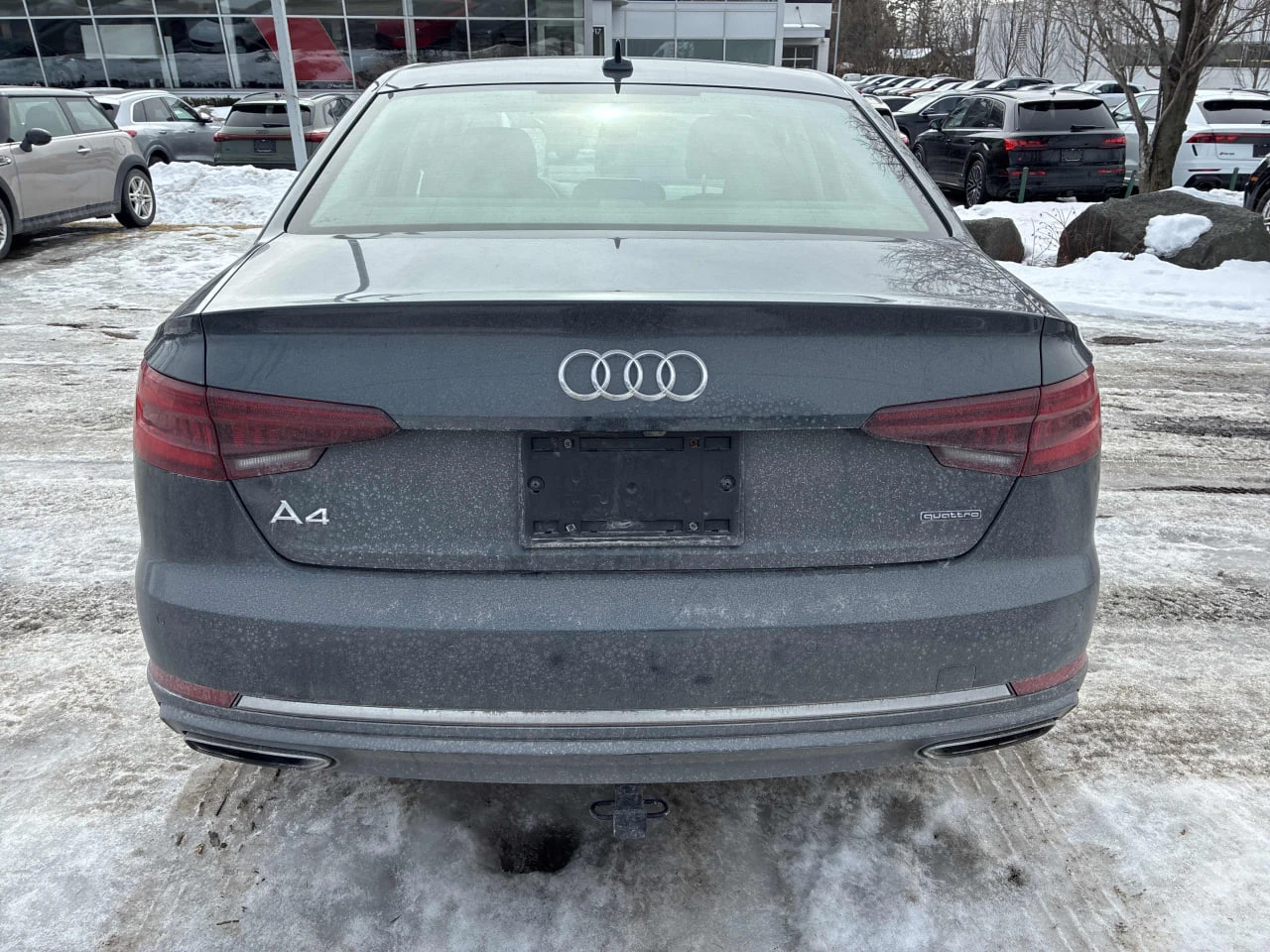 Audi A4 * АВТО КРЕДИТ* ЦЕНА ДО БГ * СЕРВИЗНА ИСТОРИЯ * , снимка 5 - Автомобили и джипове - 53812504