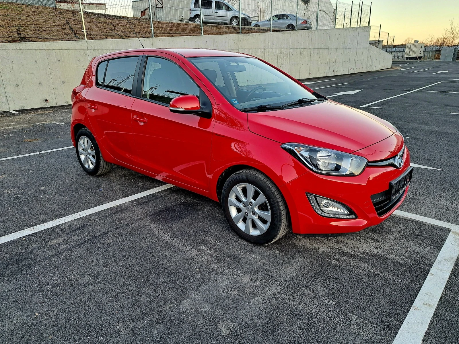 Hyundai I20 1.25 i 85кс., снимка 2 - Автомобили и джипове - 54075339