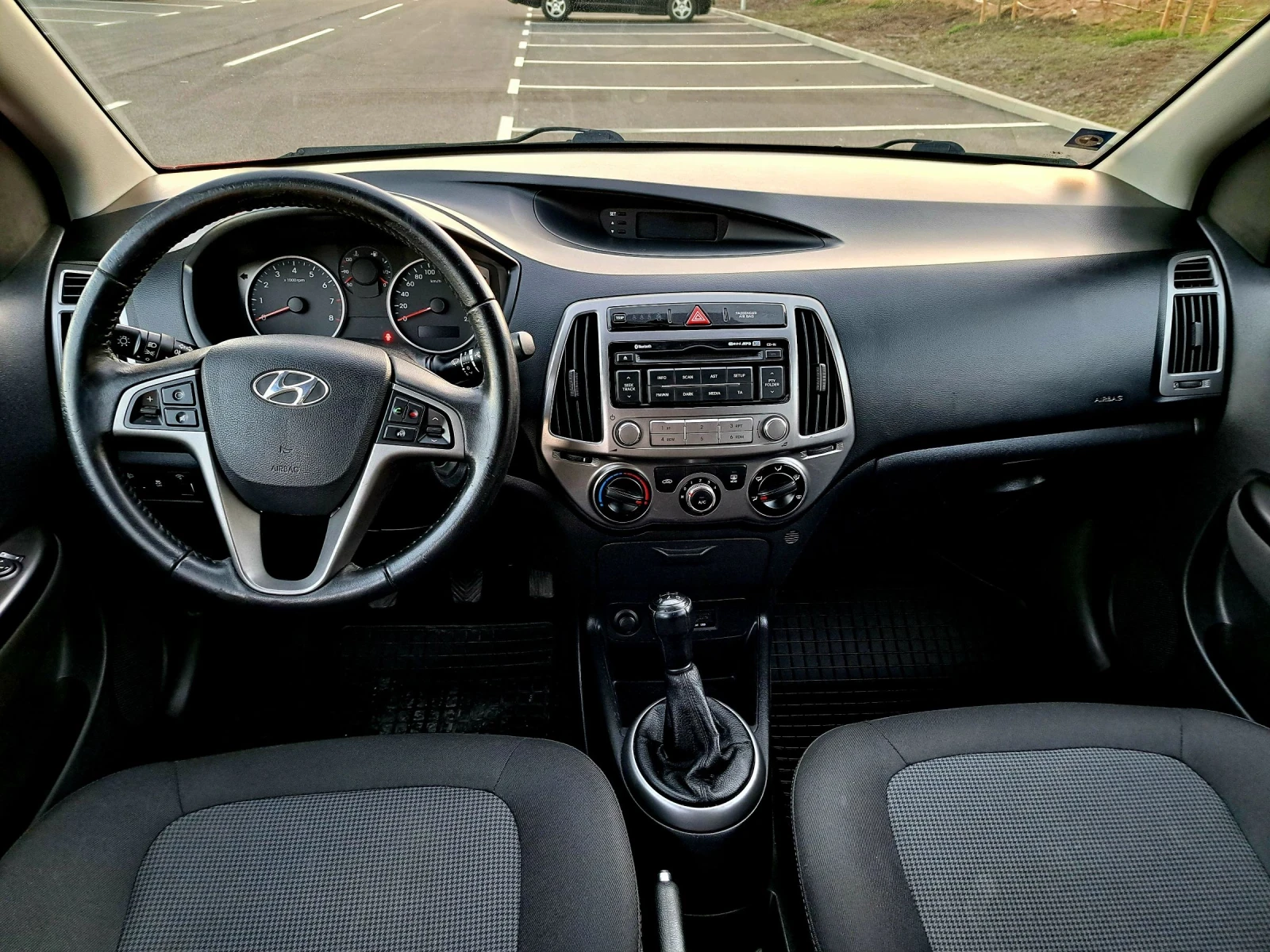 Hyundai I20 1.25 i 85кс., снимка 7 - Автомобили и джипове - 54075339