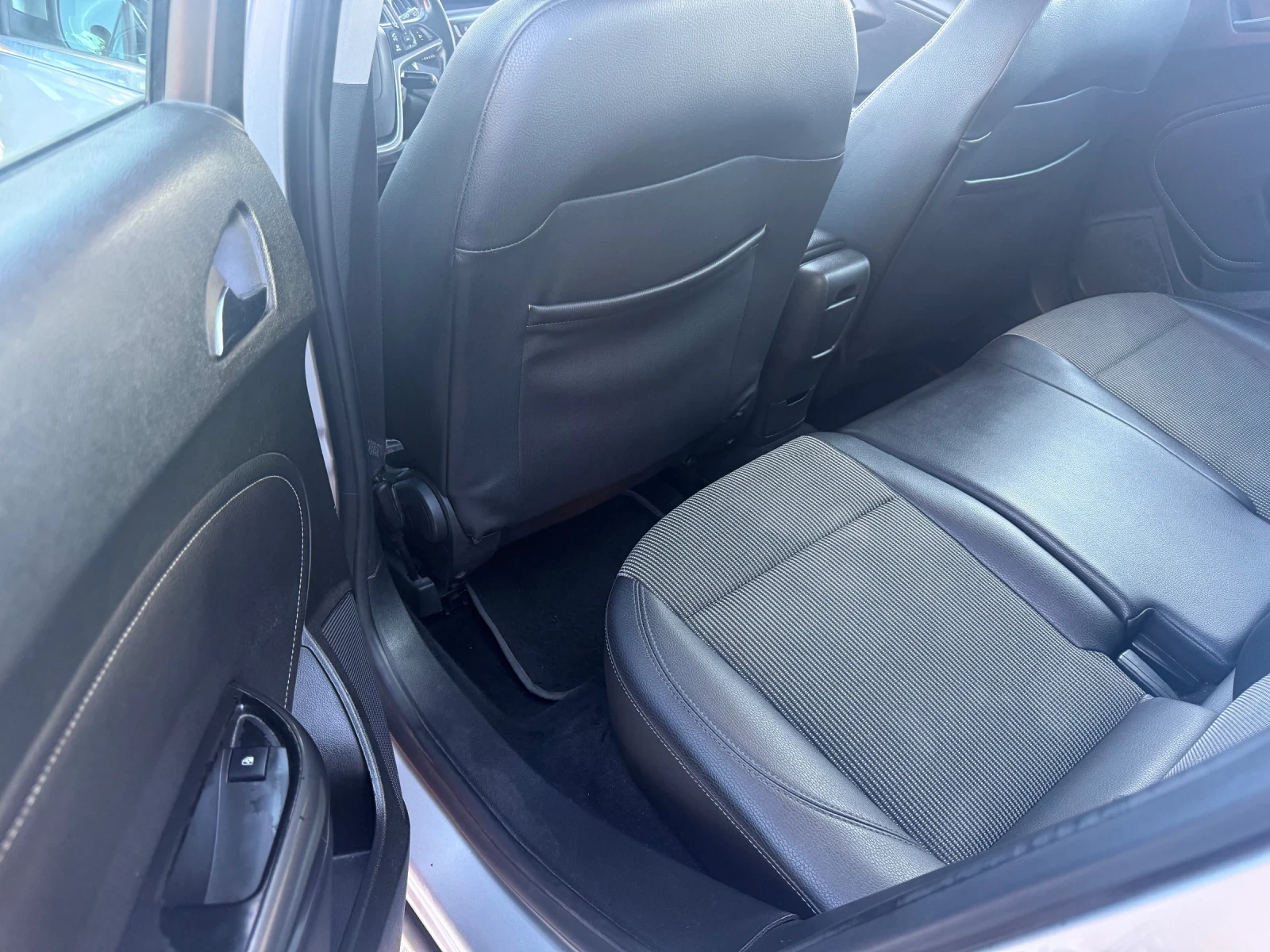 Opel Astra 1.7 CDTI 125 k.c, снимка 10 - Автомобили и джипове - 54596811