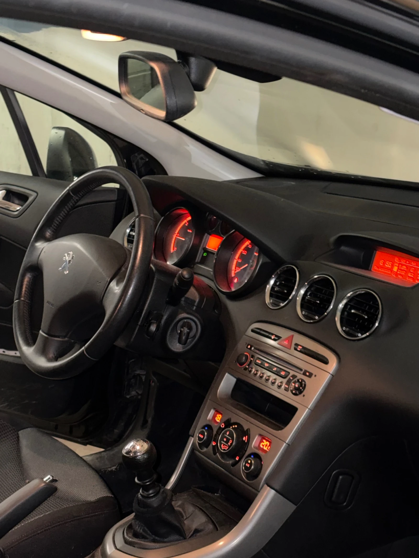 Peugeot 308 1.6 e-HDi FACE 180.000k , снимка 5 - Автомобили и джипове - 55202071