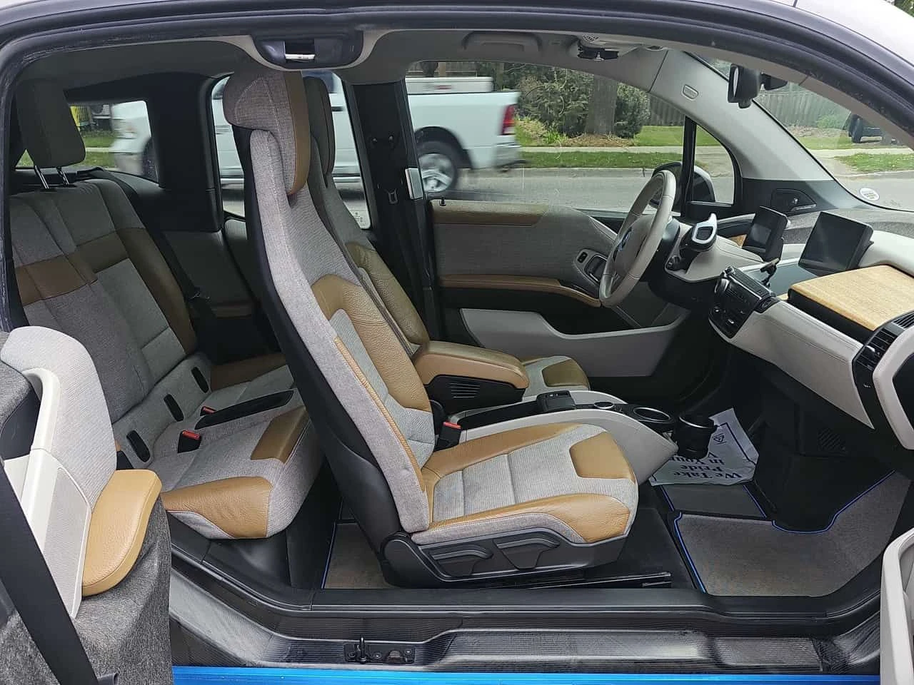 BMW i3 * 4dr HB * CARFAX * ����� �� ����������� | Mobile.bg � ����������� 13