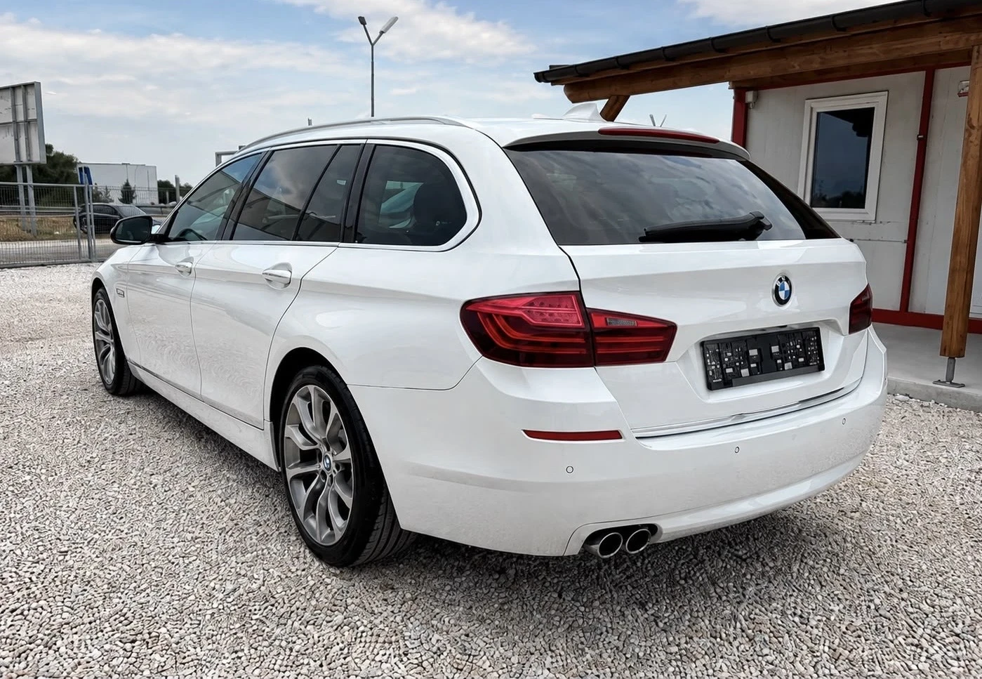 BMW 530 3.0D* 249k.c* M-LUXORY* FACELIFT, снимка 4 - Автомобили и джипове - 55792193
