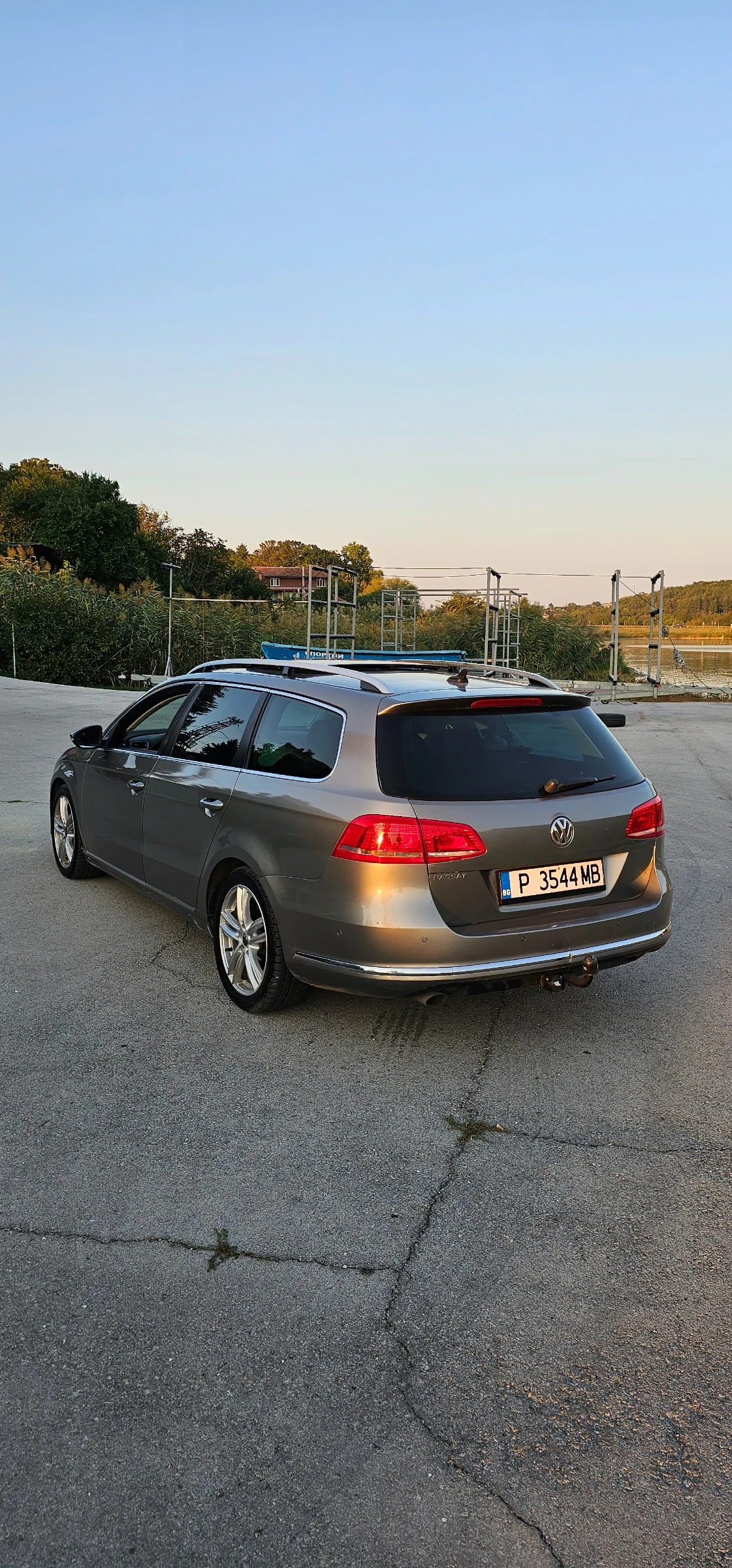 VW Passat 1.6TDI, снимка 3 - Автомобили и джипове - 56154412