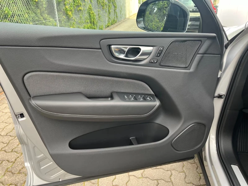 Volvo XC60 POLESTAR-ENGINEERED/455HP/AMBI/360/PANO/MEMO/618f, снимка 15 - Автомобили и джипове - 51417567