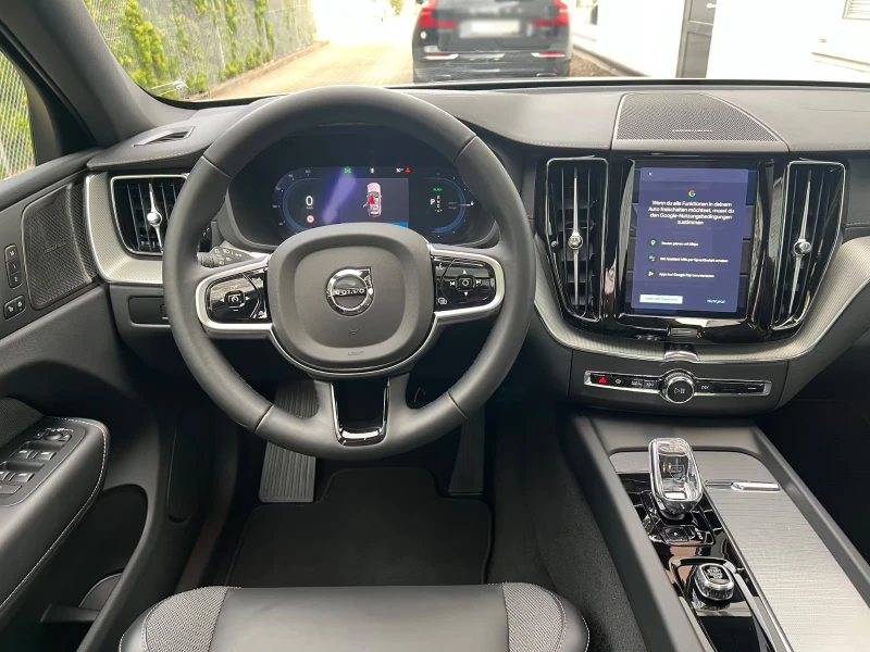Volvo XC60 POLESTAR-ENGINEERED/455HP/AMBI/360/PANO/MEMO/618f, снимка 12 - Автомобили и джипове - 51417567