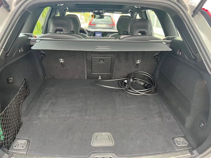 Volvo XC60 POLESTAR-ENGINEERED/455HP/AMBI/360/PANO/MEMO/618f, снимка 8 - Автомобили и джипове - 51417567