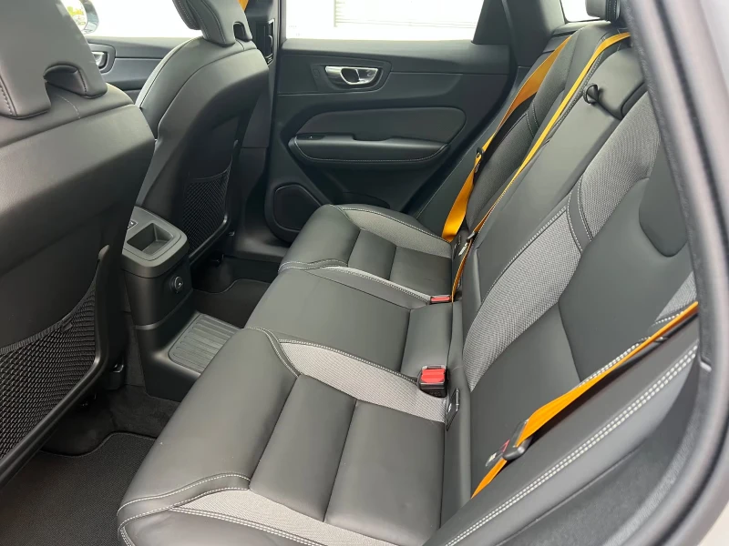 Volvo XC60 POLESTAR-ENGINEERED/455HP/AMBI/360/PANO/MEMO/618f, снимка 16 - Автомобили и джипове - 51417567