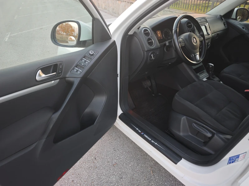VW Tiguan PANORAMA* NAVI* ЧИСТО НОВА* 7DSG, снимка 9 - Автомобили и джипове - 52426588
