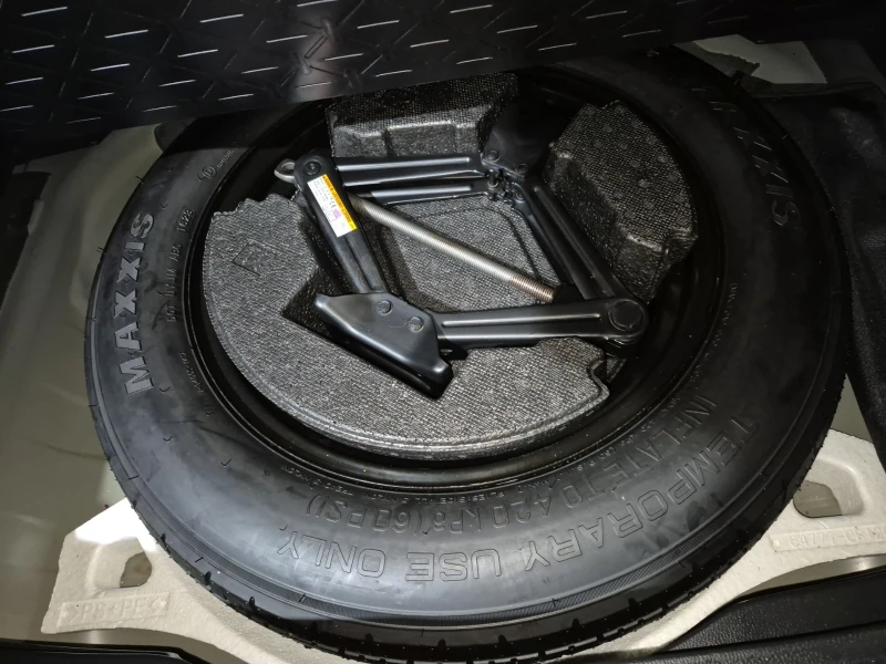 Toyota Rav4 2.5| 4x4| ПОДГРЕВ НА ВОЛАНА| PANORAMA| CARFAX, снимка 13 - Автомобили и джипове - 53457895