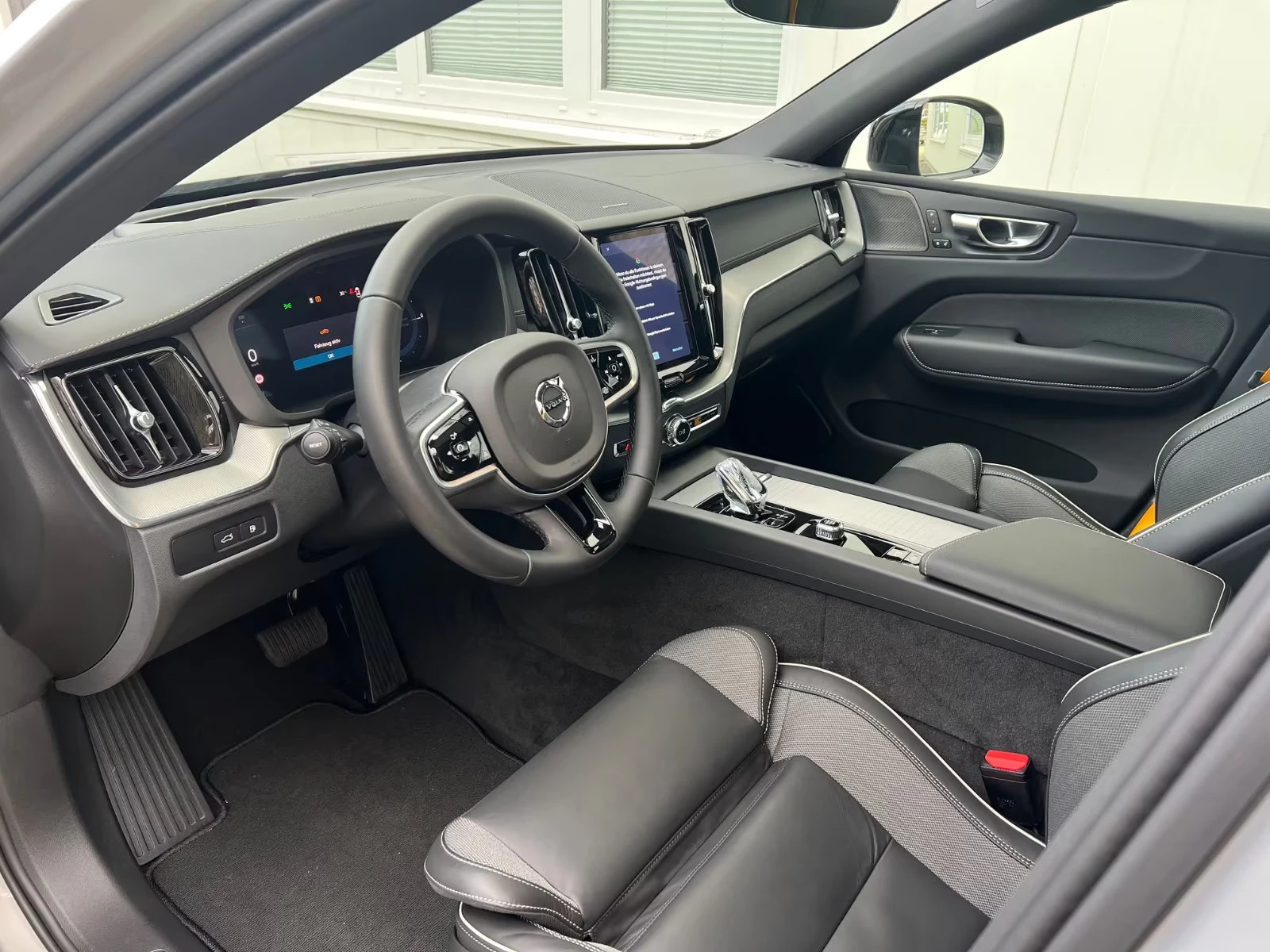 Volvo XC60 POLESTAR-ENGINEERED/455HP/AMBI/360/PANO/MEMO/618f | Mobile.bg   11