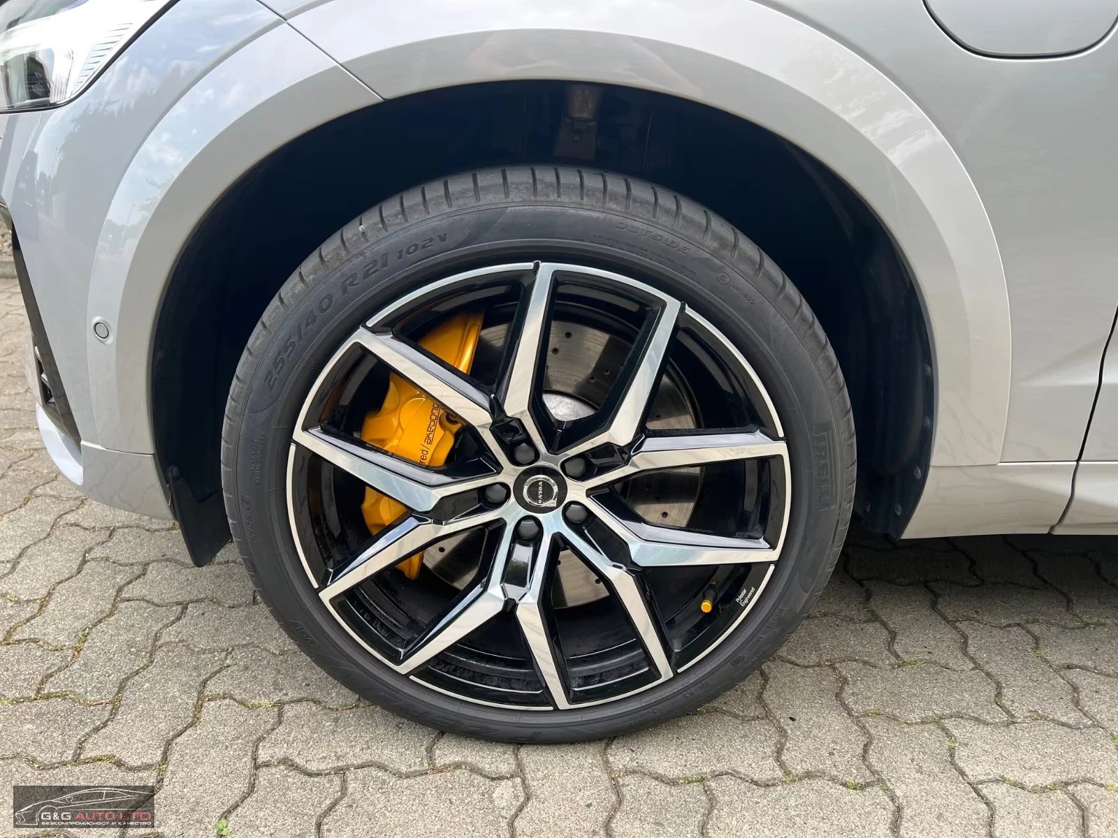 Volvo XC60 POLESTAR-ENGINEERED/455HP/AMBI/360/PANO/MEMO/618f - изображение 4