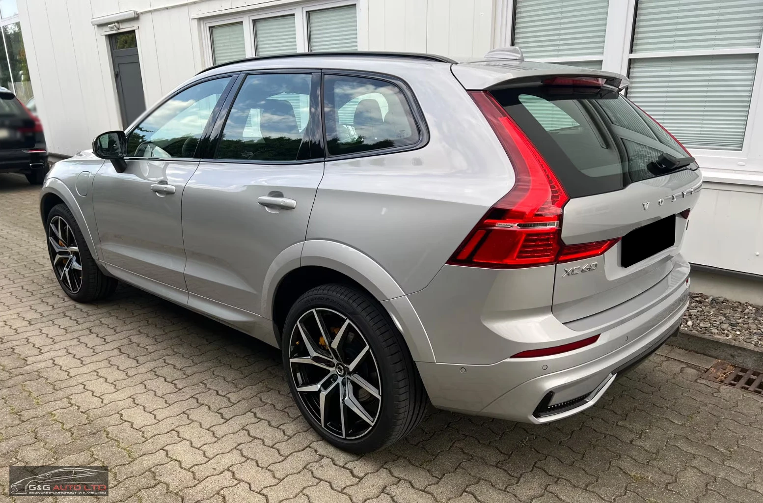 Volvo XC60 POLESTAR-ENGINEERED/455HP/AMBI/360/PANO/MEMO/618f - изображение 3