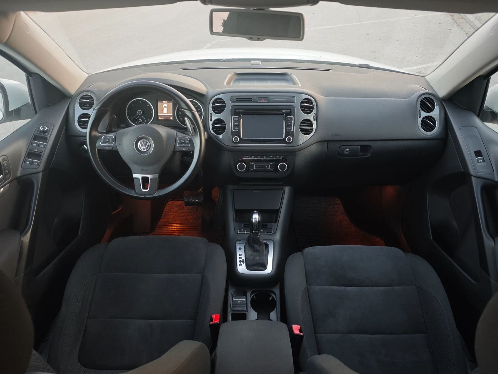 VW Tiguan PANORAMA* NAVI* ЧИСТО НОВА* 7DSG - изображение 8