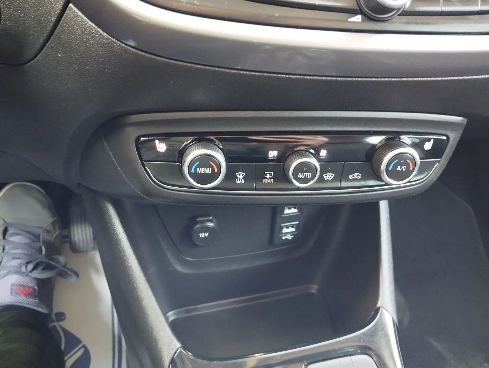 Opel Crossland X 1.2i turbo full extra cosmo , снимка 13 - Автомобили и джипове - 53829867