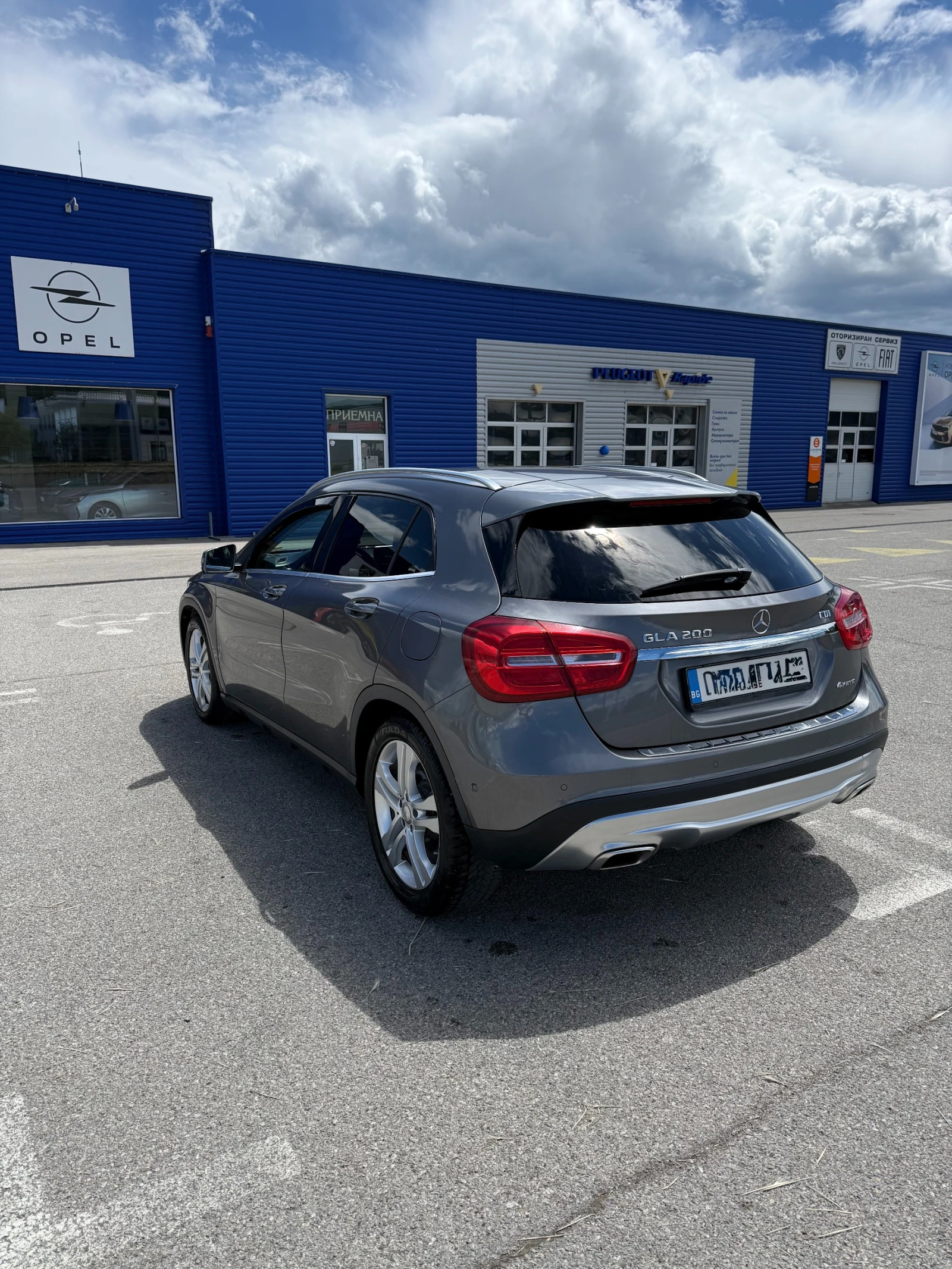Mercedes-Benz GLA 200 7G Tronic 4matic Реални км. Като Нова, снимка 5 - Автомобили и джипове - 54584266