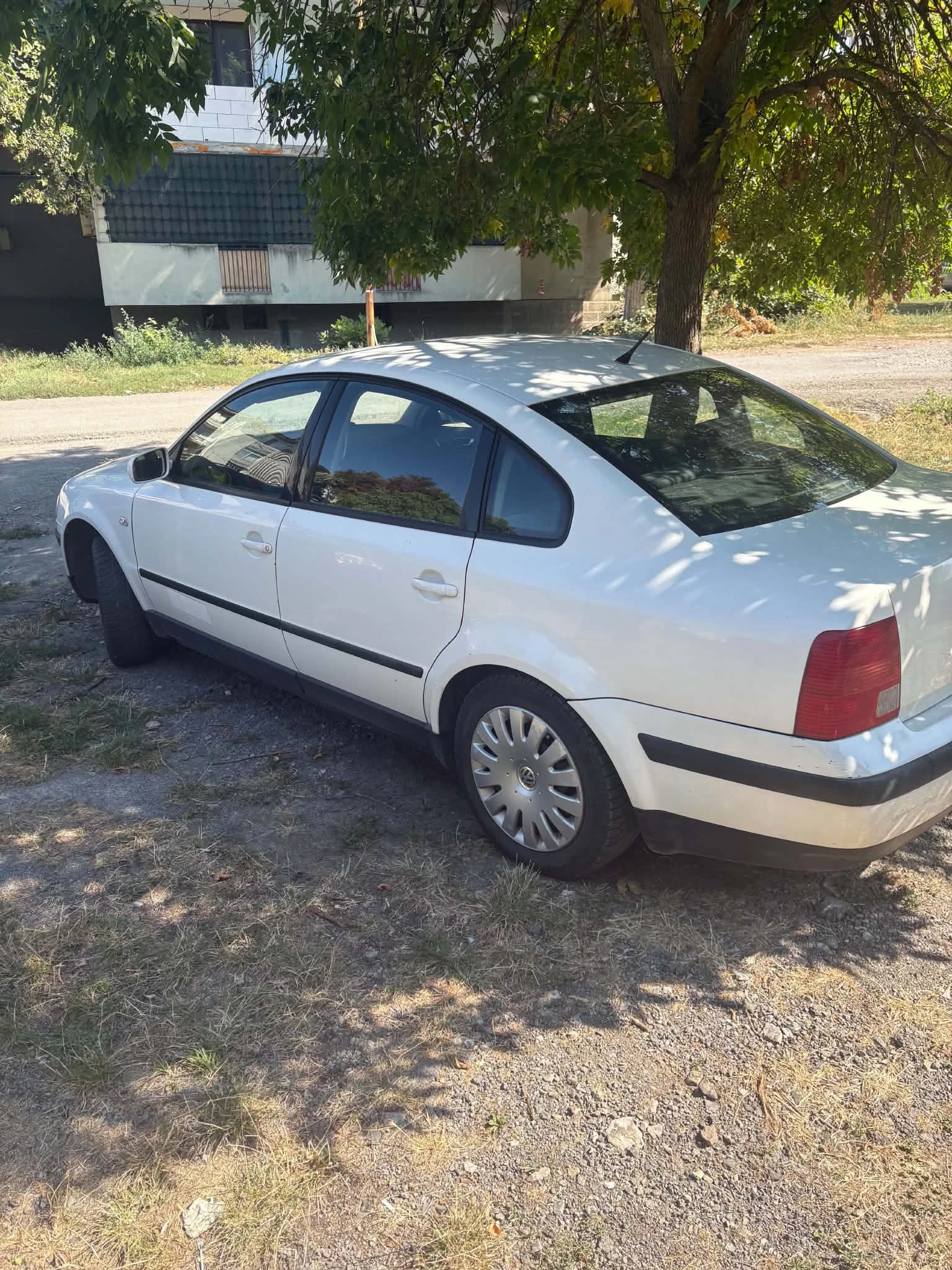 VW Passat, снимка 4 - Автомобили и джипове - 56163132