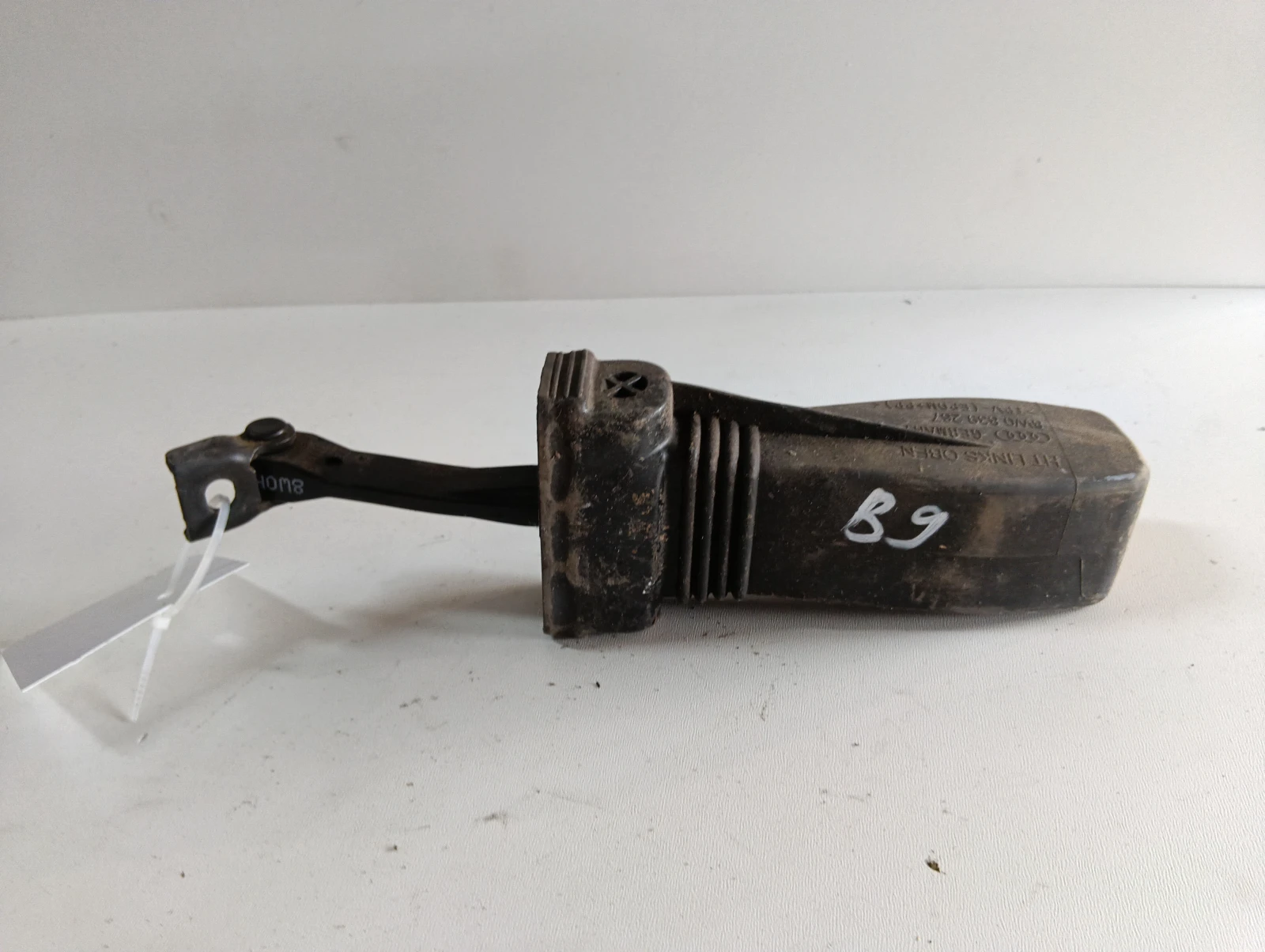 обтегач заден ляв 8W0839267 Audi A4