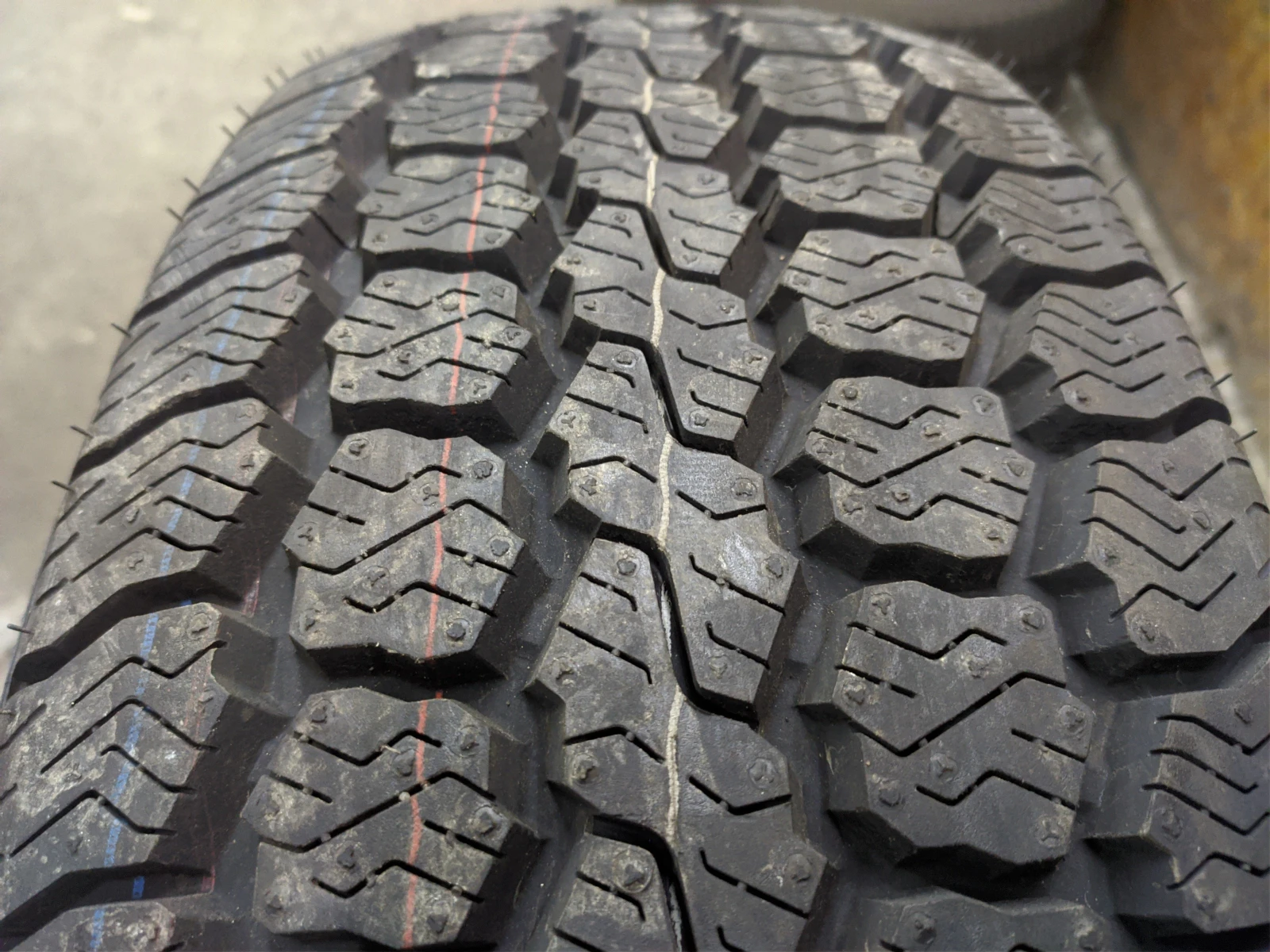 Гуми Всесезонни 235/65R16