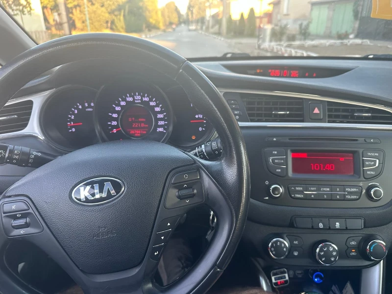 Kia Ceed, снимка 4 - Автомобили и джипове - 47407160