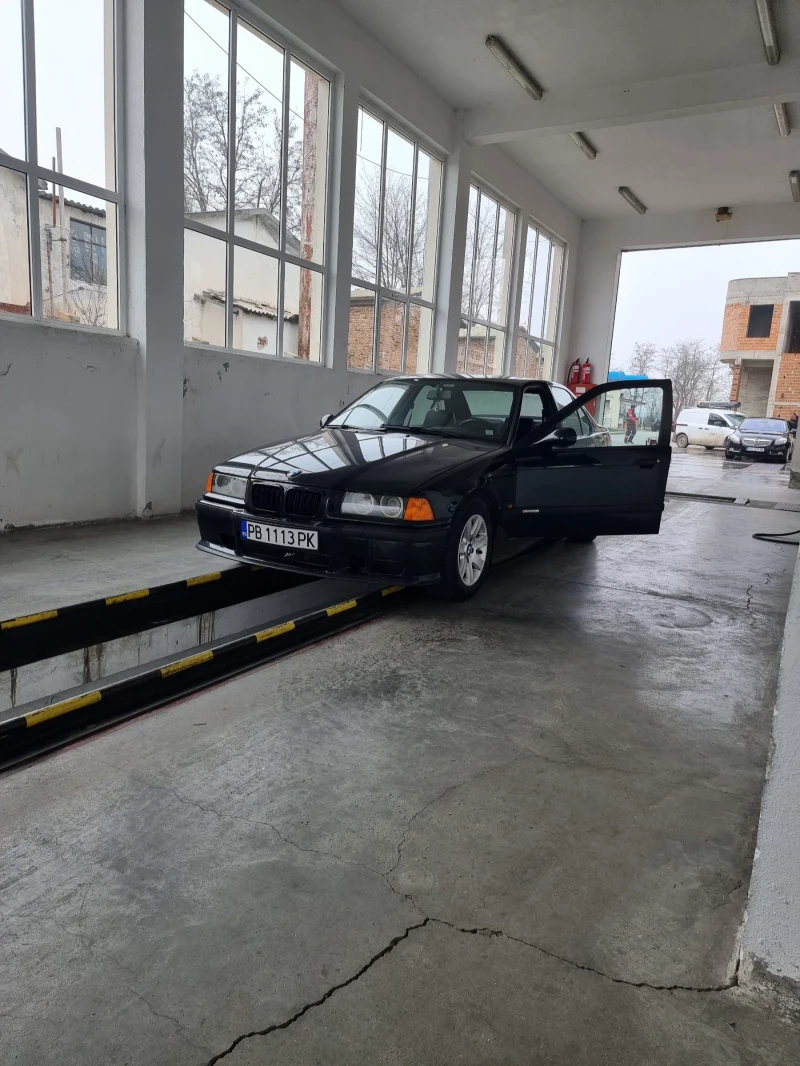 BMW 318, снимка 16 - Автомобили и джипове - 48868081