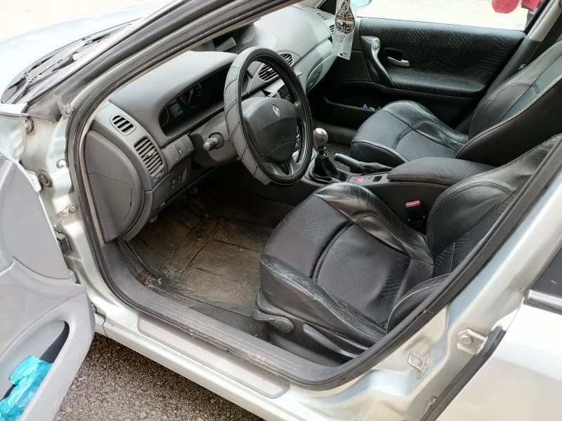 Renault Laguna 2.2dci, снимка 7 - Автомобили и джипове - 49513323