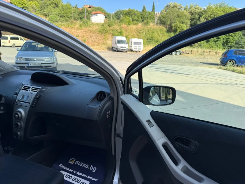 Toyota Yaris, снимка 10 - Автомобили и джипове - 51843235
