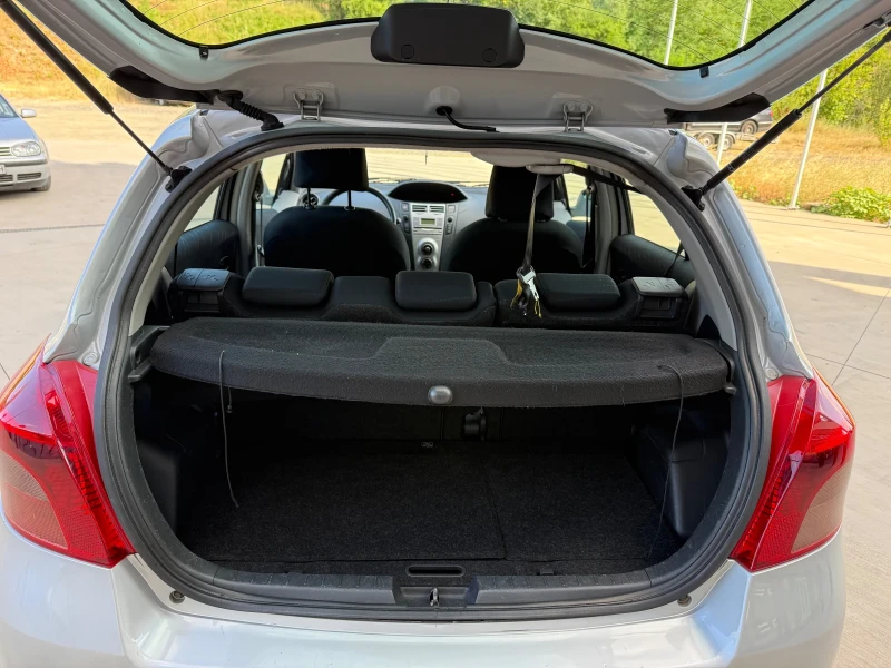 Toyota Yaris, снимка 13 - Автомобили и джипове - 51843235